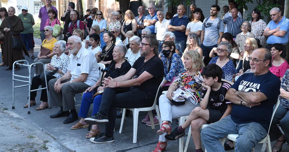 Se inauguroacute el mural que honra a los pioneros de Villa Hipoacutedromo