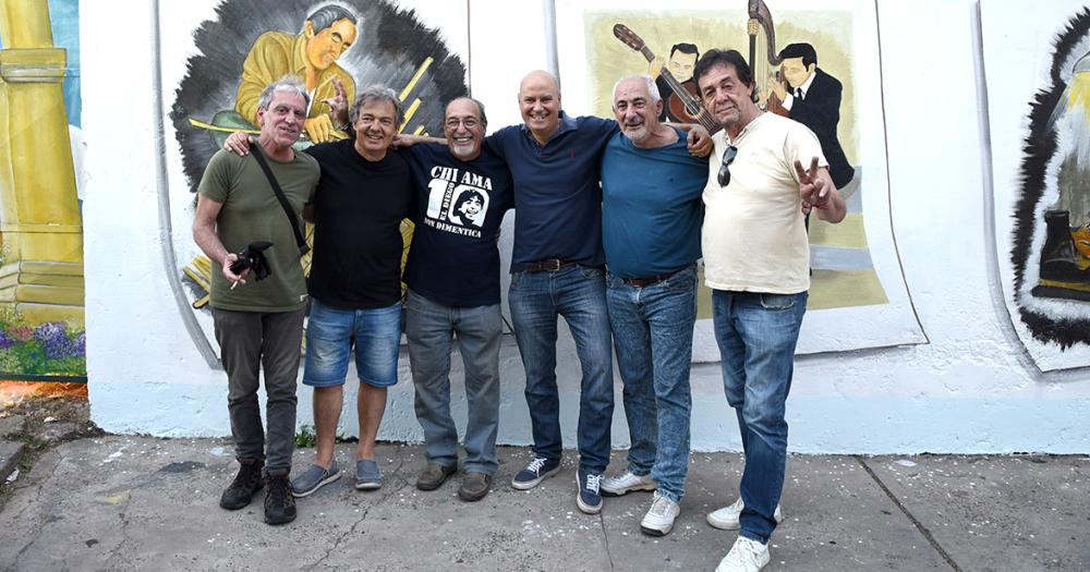 Se inauguroacute el mural que honra a los pioneros de Villa Hipoacutedromo