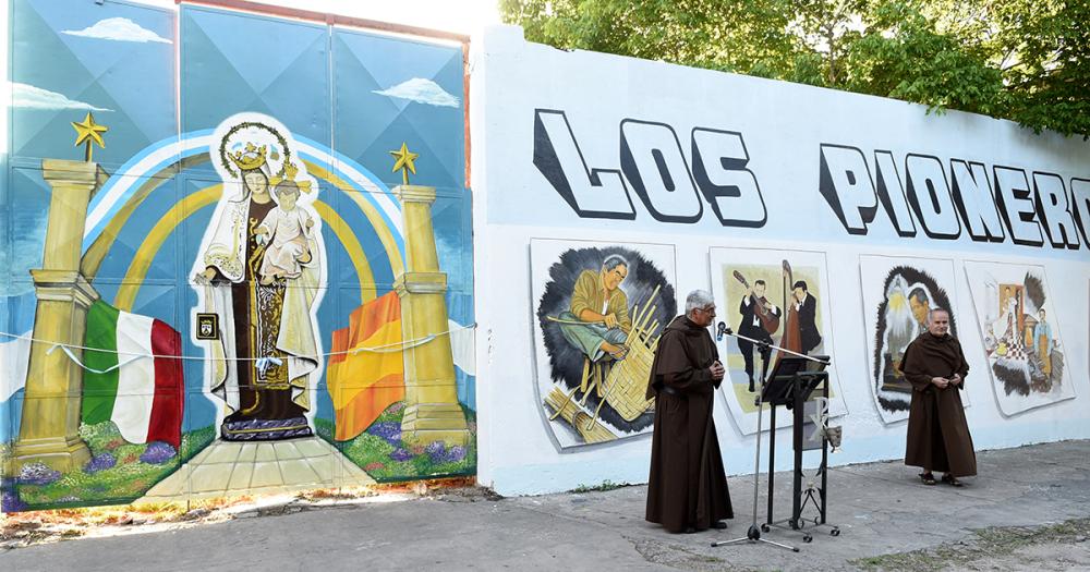 Se inauguroacute el mural que honra a los pioneros de Villa Hipoacutedromo