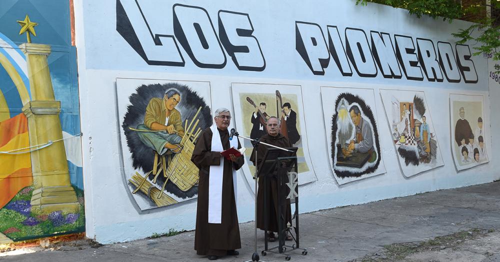 Se inauguroacute el mural que honra a los pioneros de Villa Hipoacutedromo