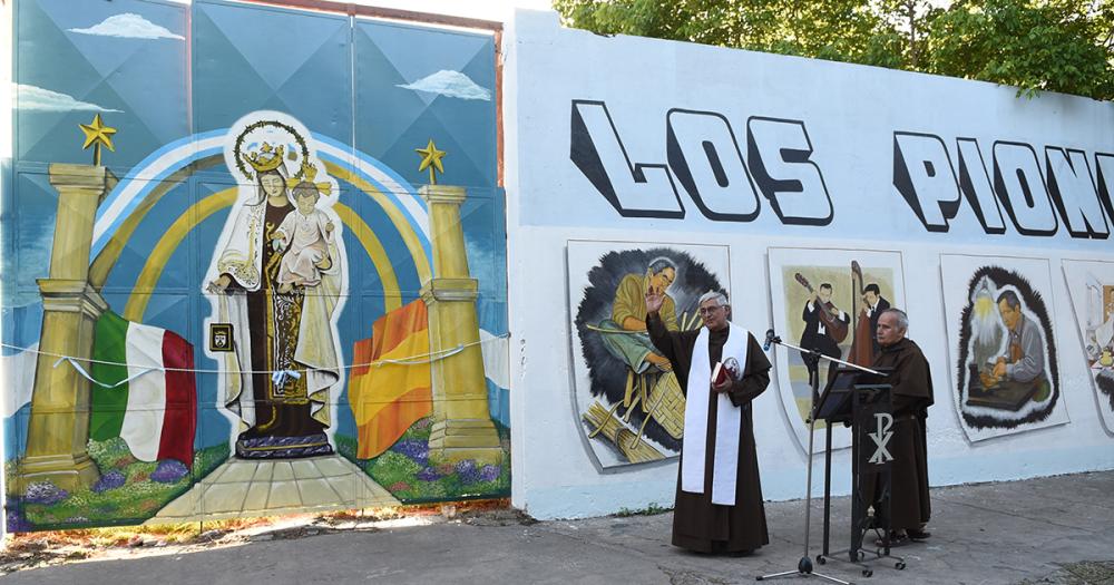 Se inauguroacute el mural que honra a los pioneros de Villa Hipoacutedromo