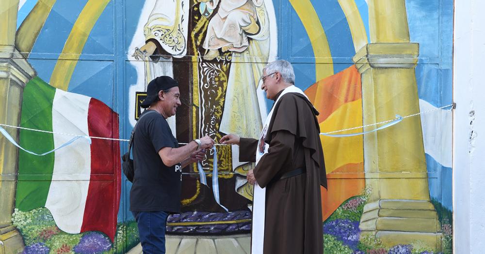 Se inauguroacute el mural que honra a los pioneros de Villa Hipoacutedromo