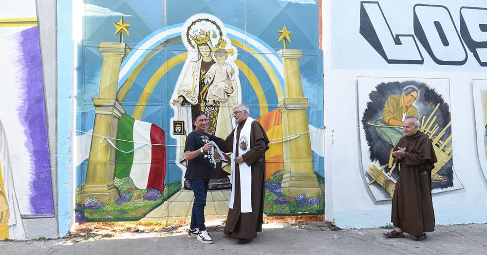 Se inauguroacute el mural que honra a los pioneros de Villa Hipoacutedromo