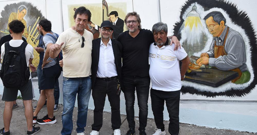 Se inauguroacute el mural que honra a los pioneros de Villa Hipoacutedromo