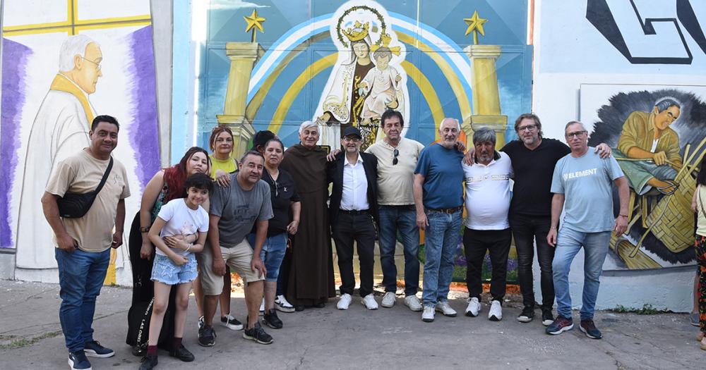 Se inauguroacute el mural que honra a los pioneros de Villa Hipoacutedromo