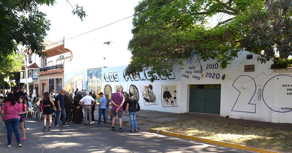 Se inauguroacute el mural que honra a los pioneros de Villa Hipoacutedromo