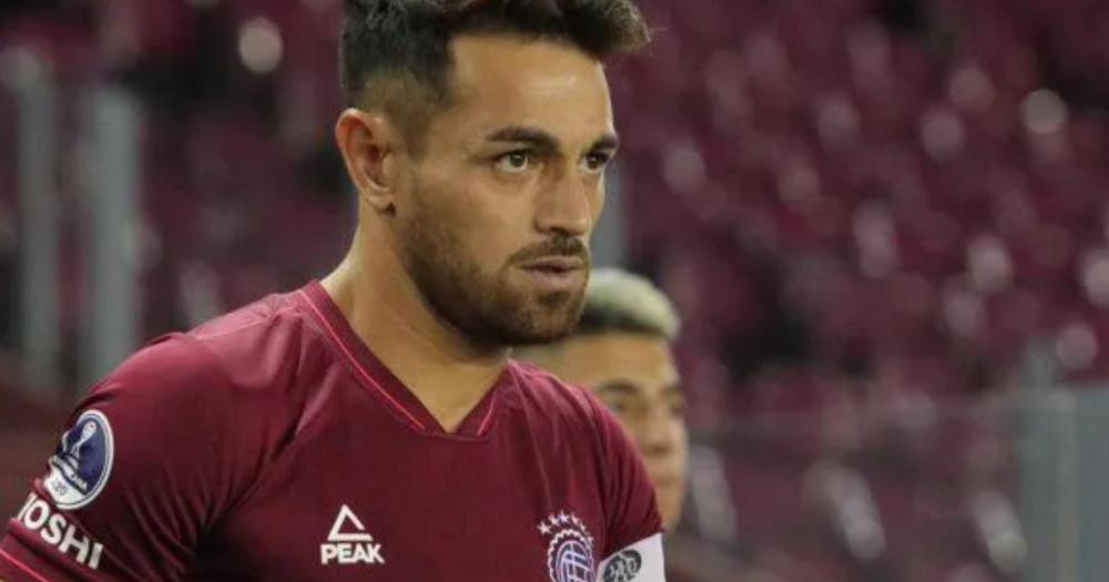 El picante palito del Laucha Acosta a los hinchas de Lanús