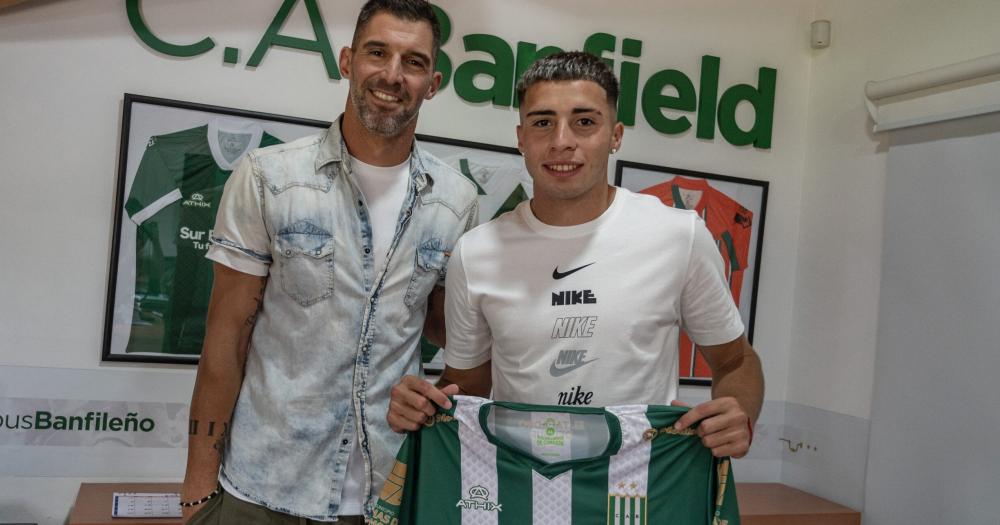 Otro juvenil de Banfield firmó su primer contrato con el club