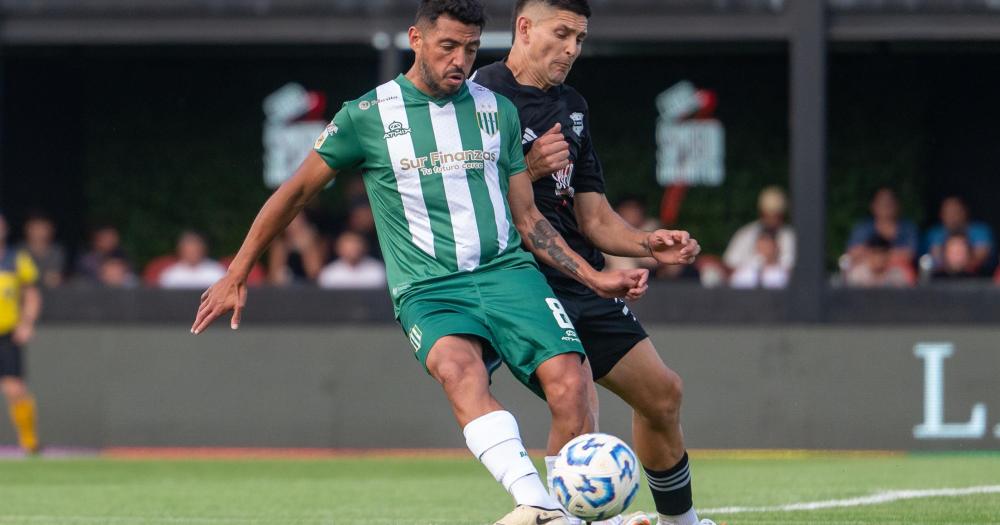 Banfield y Deportivo Riestra repartieron puntos en el Bajo Flores