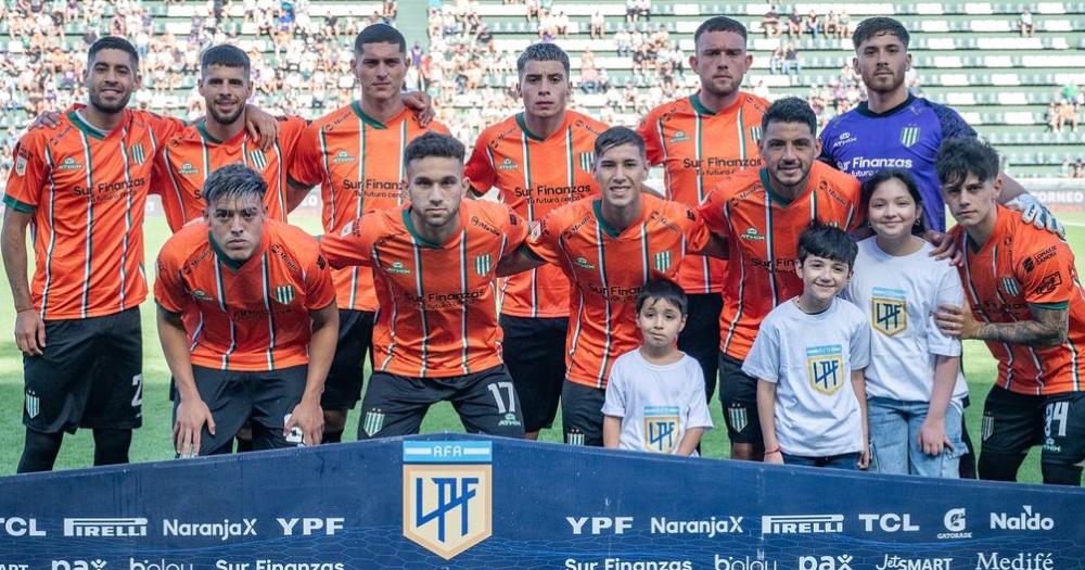 Banfield va por tres puntos de otro ante Deportivo Riestra