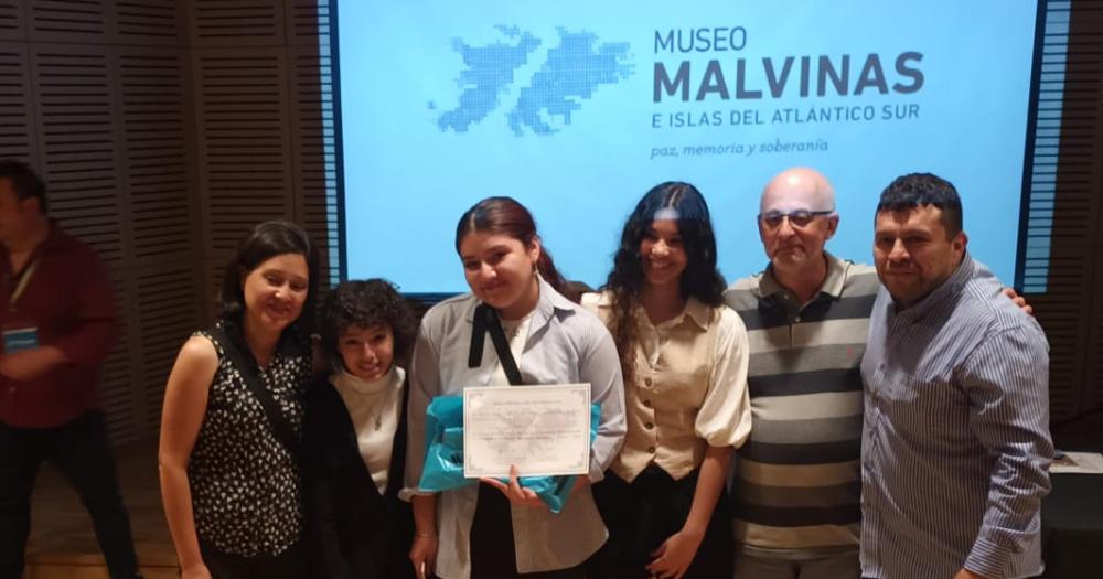 Alexia estuvo acompañada por su familia y su profesor de la escuela Héroes de Malvinas de Turdera