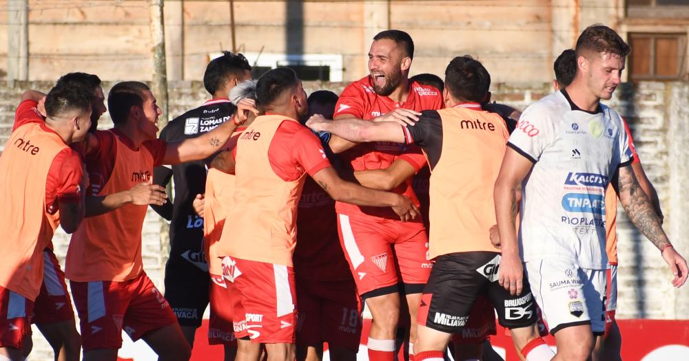 Así se festejó un histórico triunfo ante Deportivo Armenio