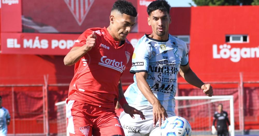 Matías Gonzlez escapa a Facundo Valdez