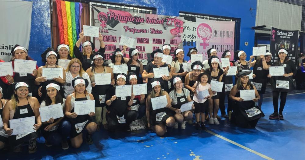 Ms de 400 diplomas entregados durante una ceremonia con un tinte musical distinto