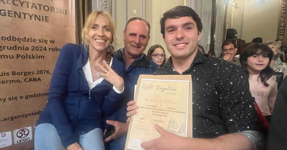 La felicidad de Laureano junto a sus padres Un momento que quedar grabado en su memoria