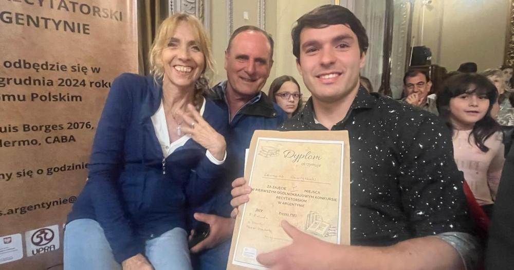 La felicidad de Laureano junto a sus padres Un momento que quedar grabado en su memoria