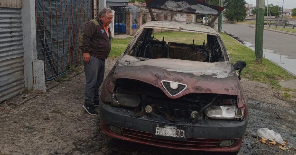 Así quedó el auto tras el incendio