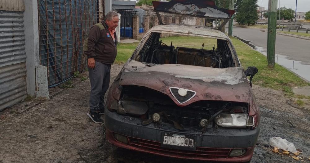 Así quedó el auto tras el incendio