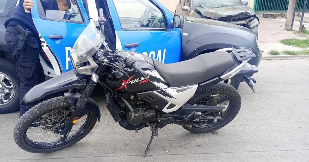 La moto en la que circulaba el prófugo detenido