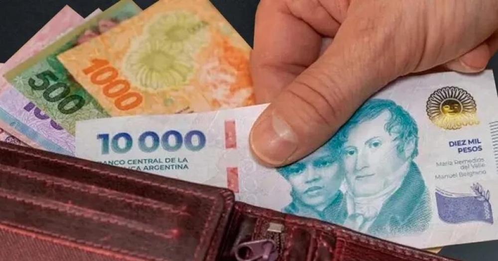 En un antildeo el poder adquisitivo del salario miacutenimo se desplomoacute 30-en-porciento-