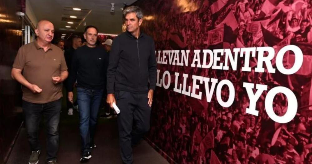 Mauricio Pellegrino busca reforzar la defensa de Lanús