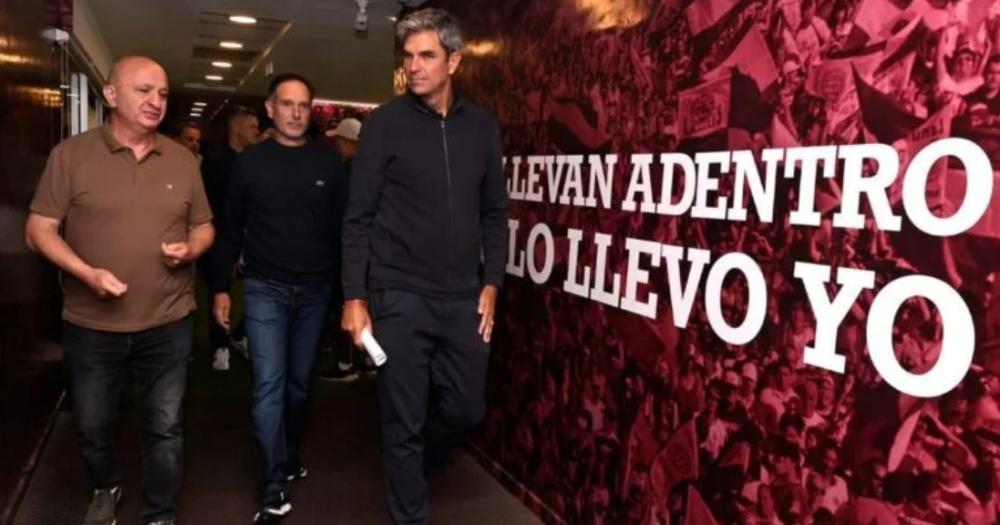 Mauricio Pellegrino busca reforzar la defensa de Lanús