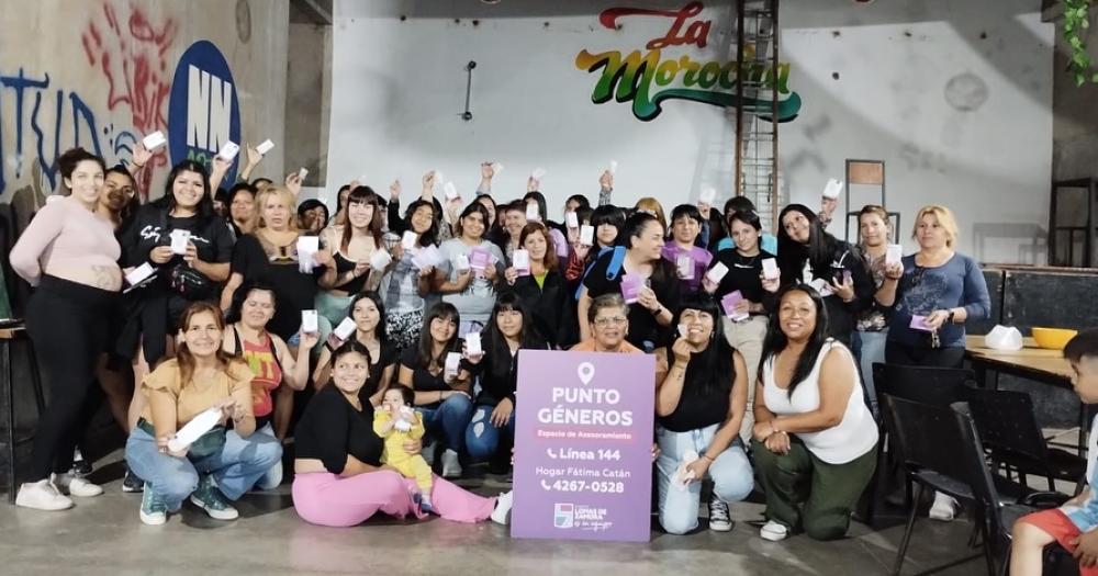 En los talleres de gestión menstrual derriban mitos y entregan productos sustentables