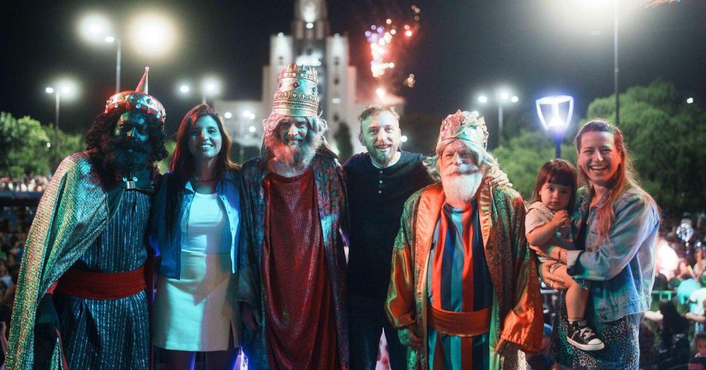 Federico Otermín participó del desfile de reyes en Lomas