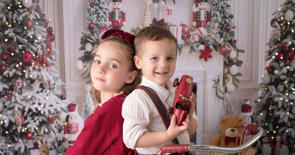 Sus dos hijos posaron para Navidad