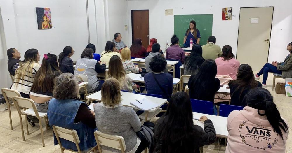 Las clases se dieron en instituciones barriales