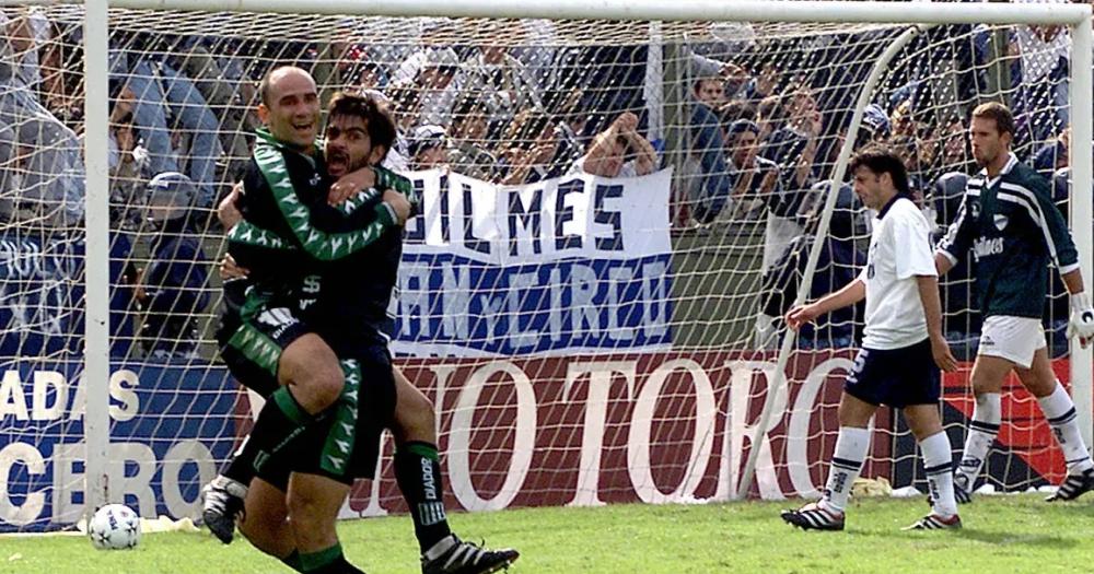 Garrafa Snchez y Darío Forestello en un abrazo interminable