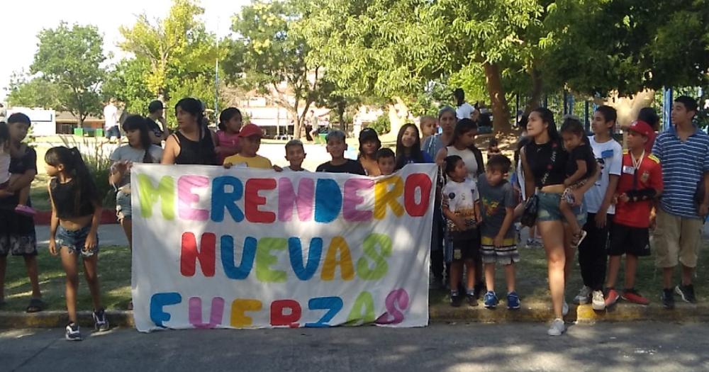 Cocinan cada sbado para los chicos del barrio