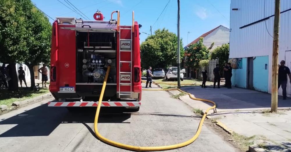 Doce bomberos voluntarios de Lomas trabajaron en el lugar del hecho