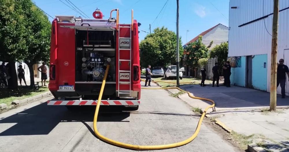 Doce bomberos voluntarios de Lomas trabajaron en el lugar del hecho