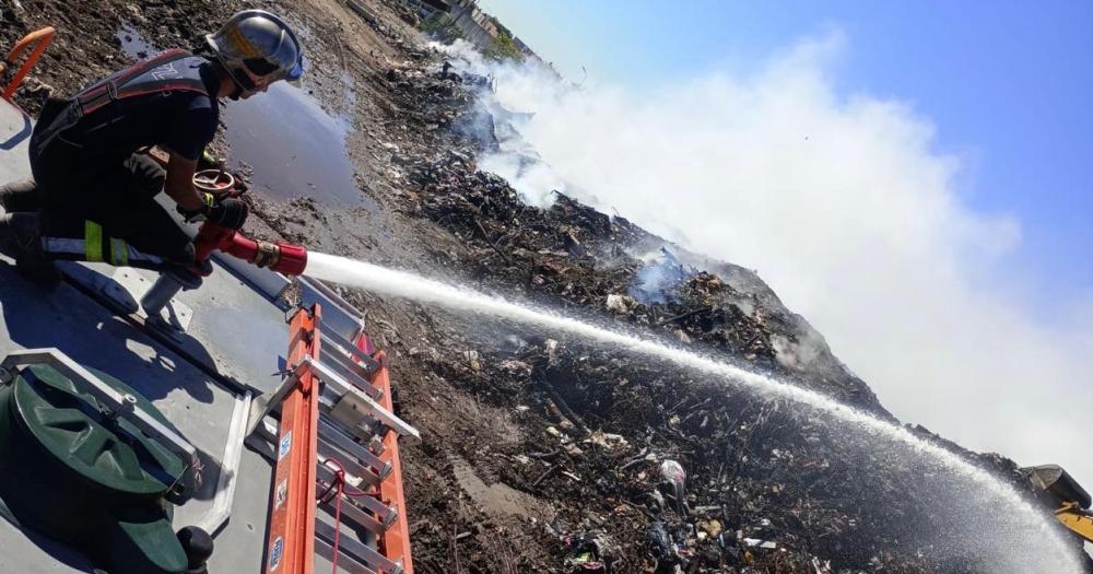 Los Bomberos de Lomas siguen trabajando en el Eco Punto