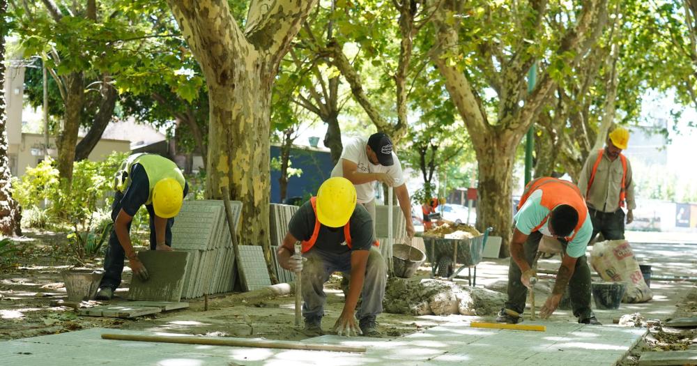 Haraacuten canchas y pondraacuten nuevos juegos en la Plaza San Martiacuten de Turdera