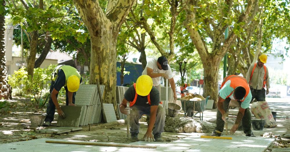 Haraacuten canchas y pondraacuten nuevos juegos en la Plaza San Martiacuten de Turdera