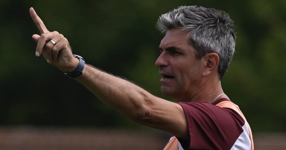 Pellegrino celebra la llegada de un nuevo delantero para Lanús