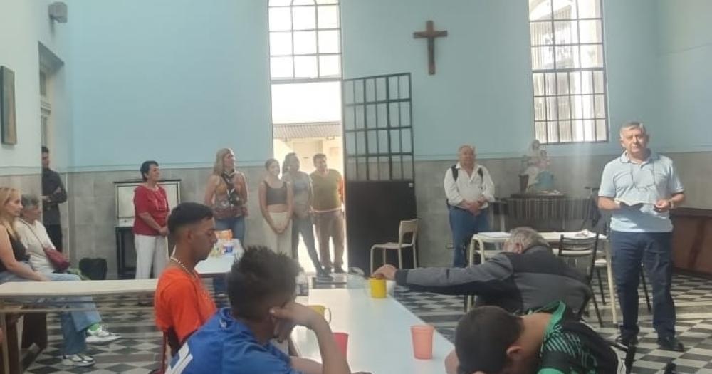 Desayunan y almuerzan en la Catedral de Lomas