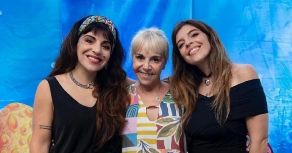 Claudia Villafañe con Dalma y Gianinna Maradona