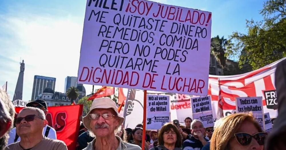 Los jubilados volvieron a marchar contra el ajuste