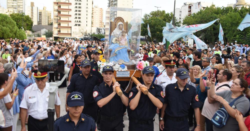 La imagen de la Virgen recorrió la Plaza Grigera y sus alrededores