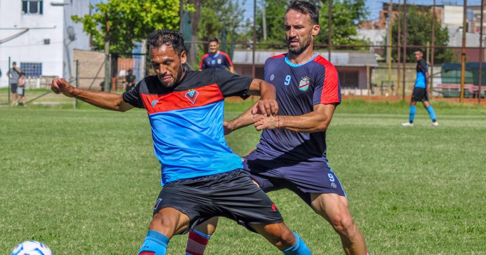 Enrique dominando la pelota