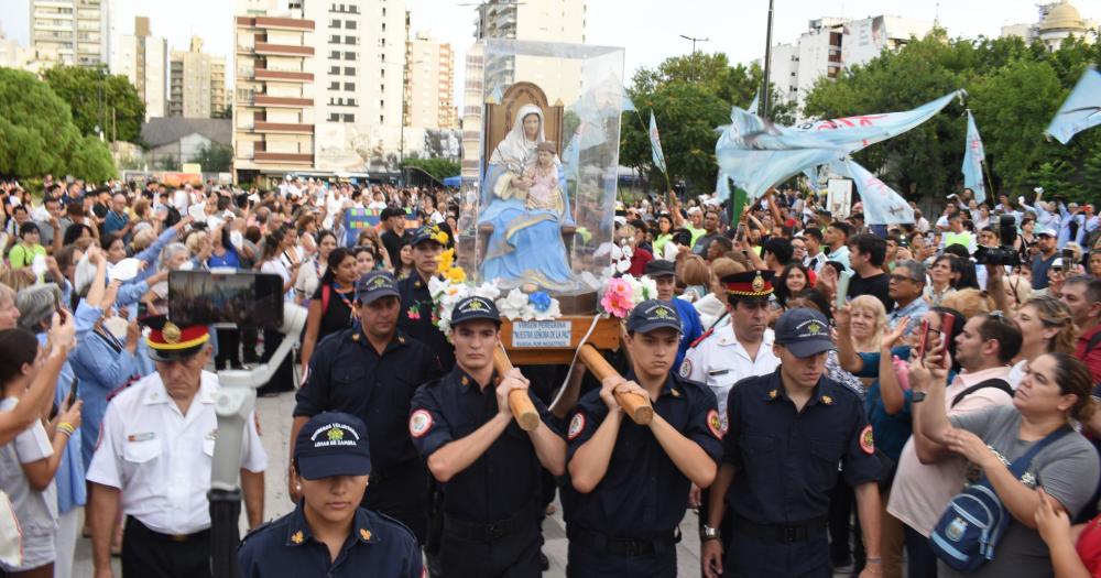 La imagen de la Virgen recorrió la Plaza Grigera y sus alrededores