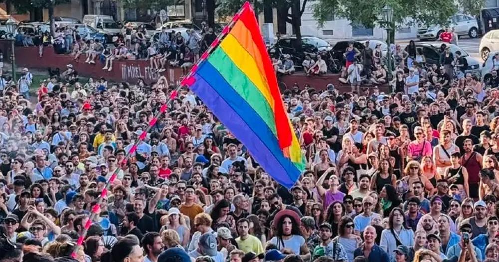 Haraacuten una multitudinaria marcha antifascista frente a los dichos de Milei