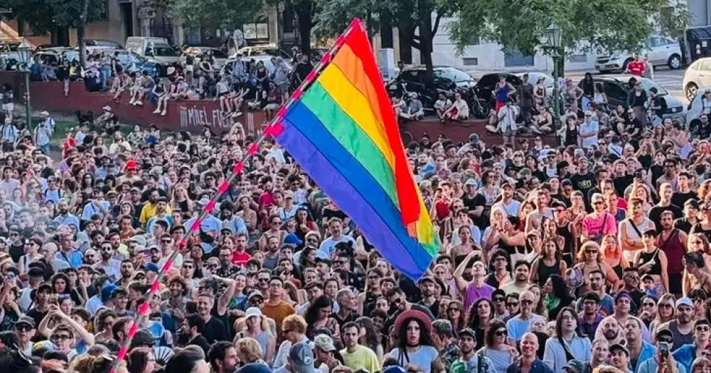 Haraacuten una multitudinaria marcha antifascista frente a los dichos de Milei