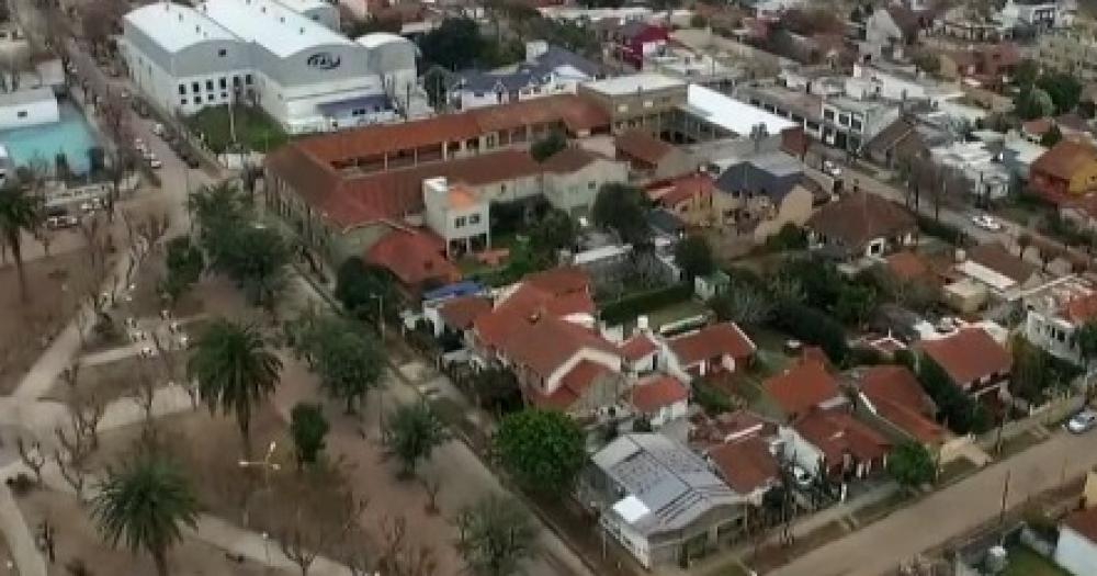 Turdera terruntildeo de aacuterboles y escuelas cumple 115 antildeos