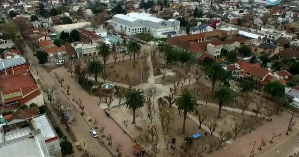 Turdera terruntildeo de aacuterboles y escuelas cumple 115 antildeos