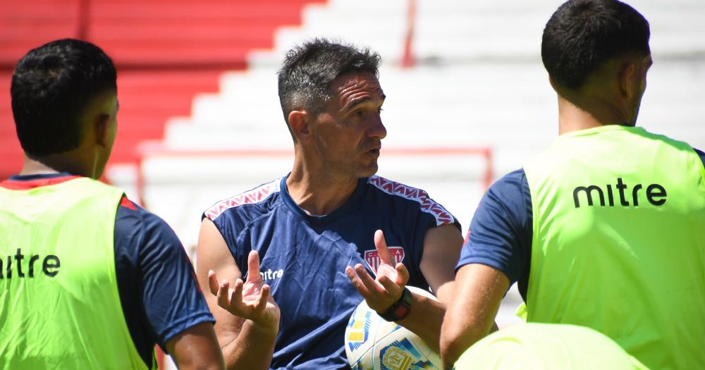 Leonardo Lemos el DT de Los Andes ultima detalles