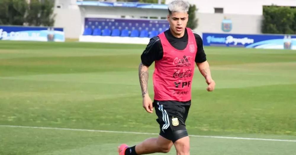 El delantero entrenando en la Sub-20